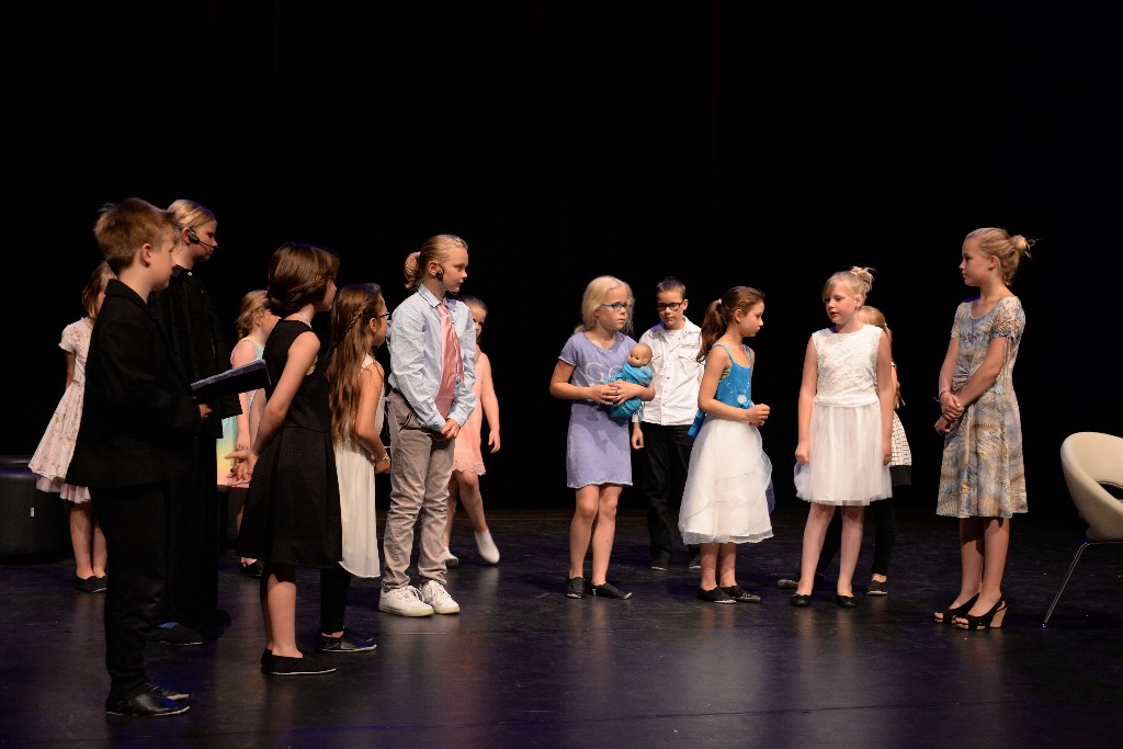 ../Images/Musical Nanny de Vries 220.jpg
